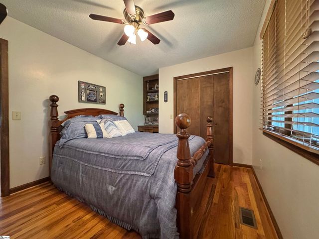 164 Creekside Drive, Pickens, SC 29671