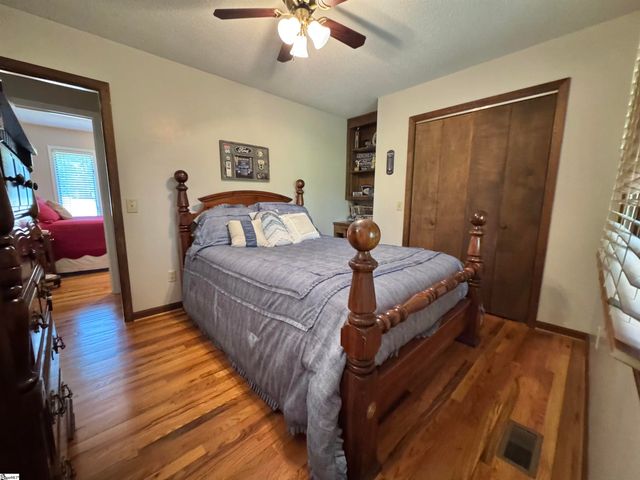 164 Creekside Drive, Pickens, SC 29671
