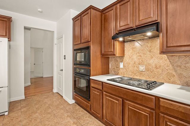 808 Briar Ridge Drive, Keller, TX 76248