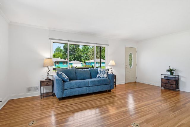 8137 16th Avenue S, Bloomington, MN 55425