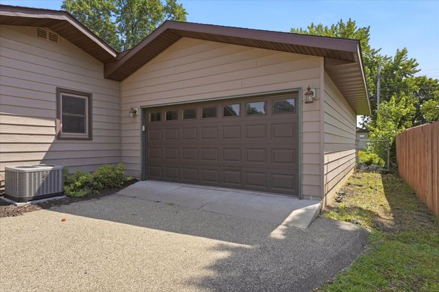 8137 16th Avenue S, Bloomington, MN 55425