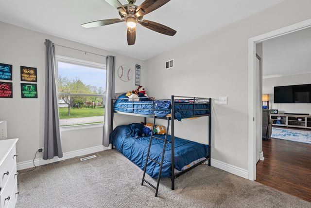 985 Brower Drive, Roselle, IL 60172