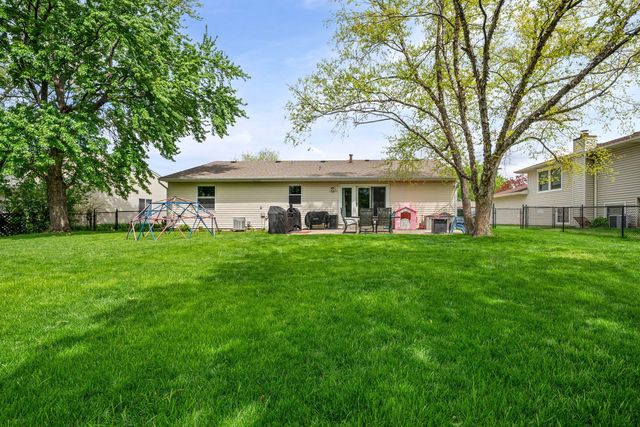 985 Brower Drive, Roselle, IL 60172