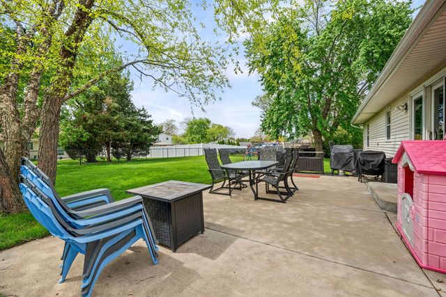 985 Brower Drive, Roselle, IL 60172