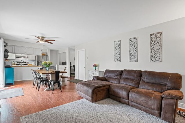 985 Brower Drive, Roselle, IL 60172