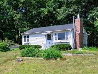 7 Darrel Ave, Granby, MA 01033