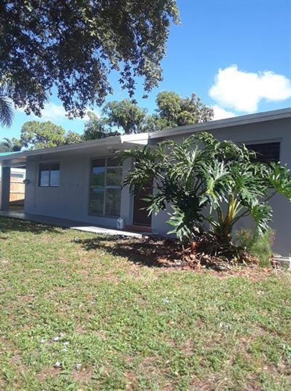 223 SE 14th Place, Deerfield Beach, FL 33441