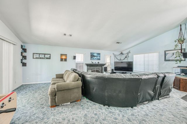 802 N Stanford Avenue, Clovis, CA 93611