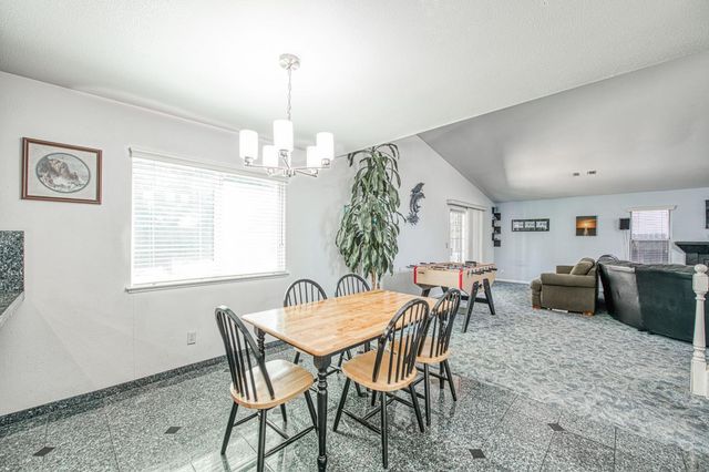 802 N Stanford Avenue, Clovis, CA 93611
