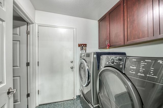 802 N Stanford Avenue, Clovis, CA 93611