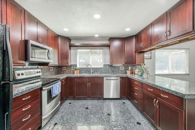 802 N Stanford Avenue, Clovis, CA 93611