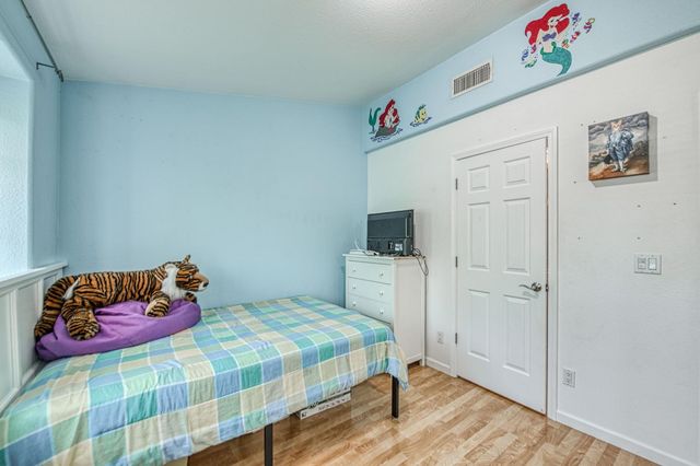 802 N Stanford Avenue, Clovis, CA 93611