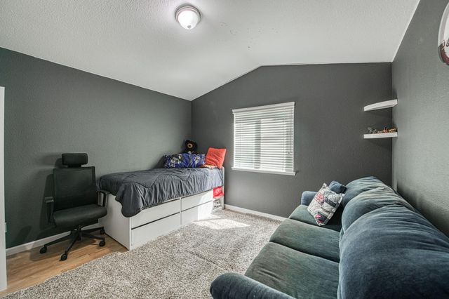 802 N Stanford Avenue, Clovis, CA 93611