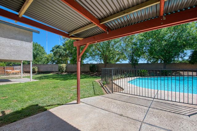 802 N Stanford Avenue, Clovis, CA 93611