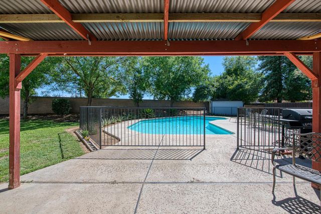 802 N Stanford Avenue, Clovis, CA 93611