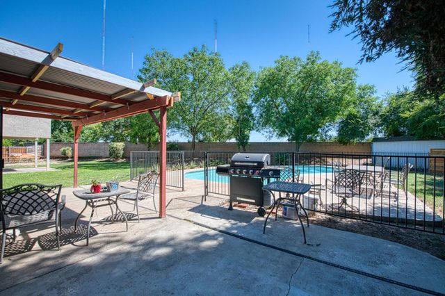 802 N Stanford Avenue, Clovis, CA 93611