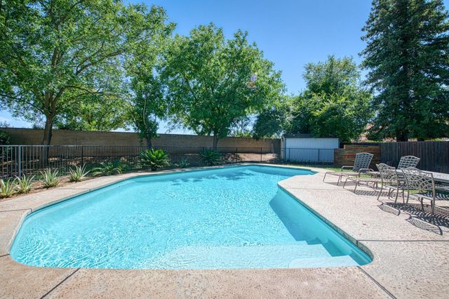 802 N Stanford Avenue, Clovis, CA 93611