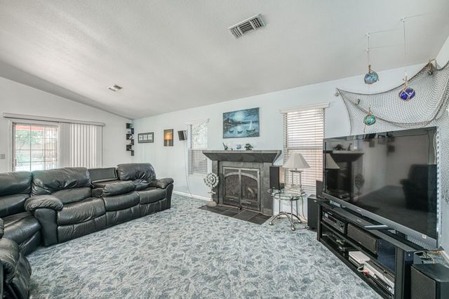 802 N Stanford Avenue, Clovis, CA 93611