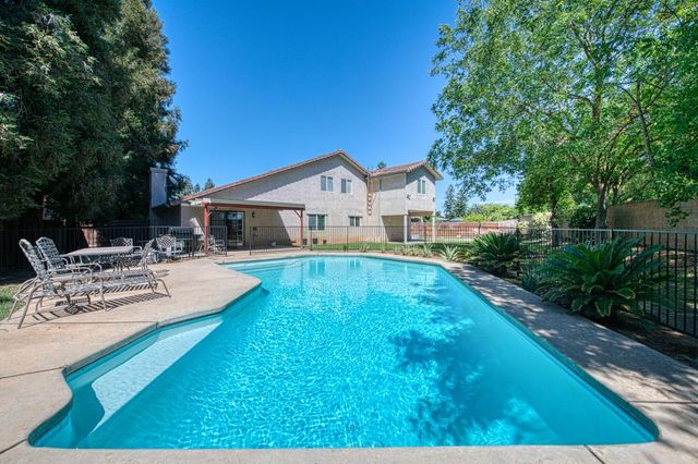 802 N Stanford Avenue, Clovis, CA 93611
