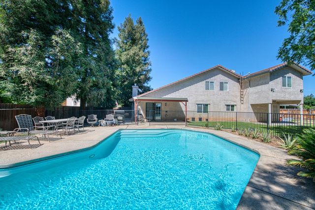 802 N Stanford Avenue, Clovis, CA 93611