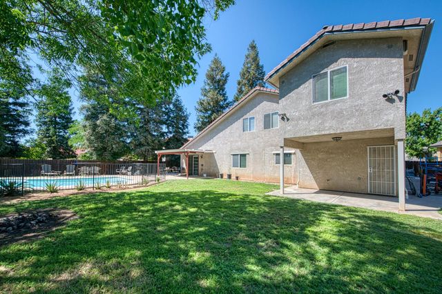802 N Stanford Avenue, Clovis, CA 93611