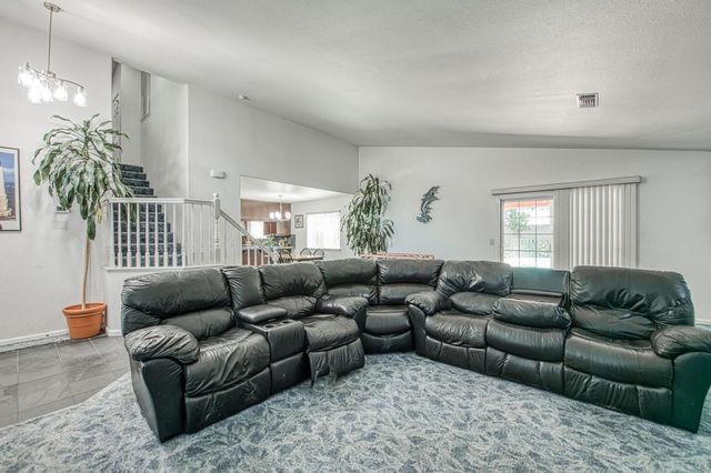 802 N Stanford Avenue, Clovis, CA 93611