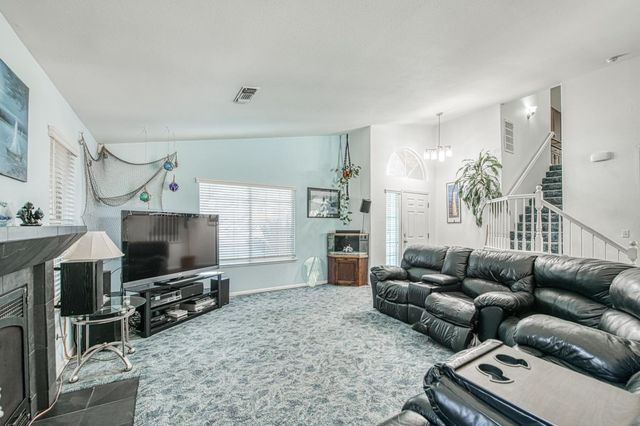 802 N Stanford Avenue, Clovis, CA 93611