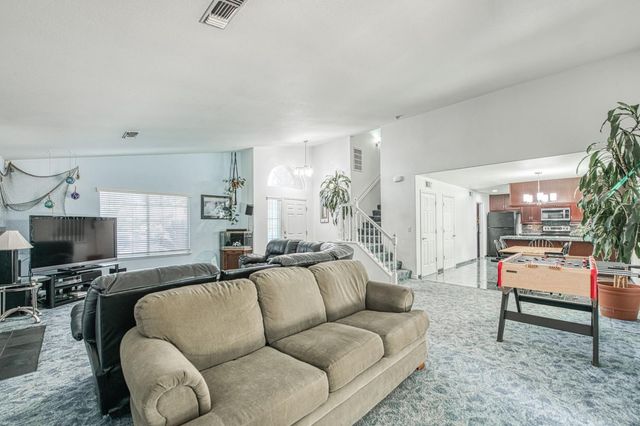 802 N Stanford Avenue, Clovis, CA 93611