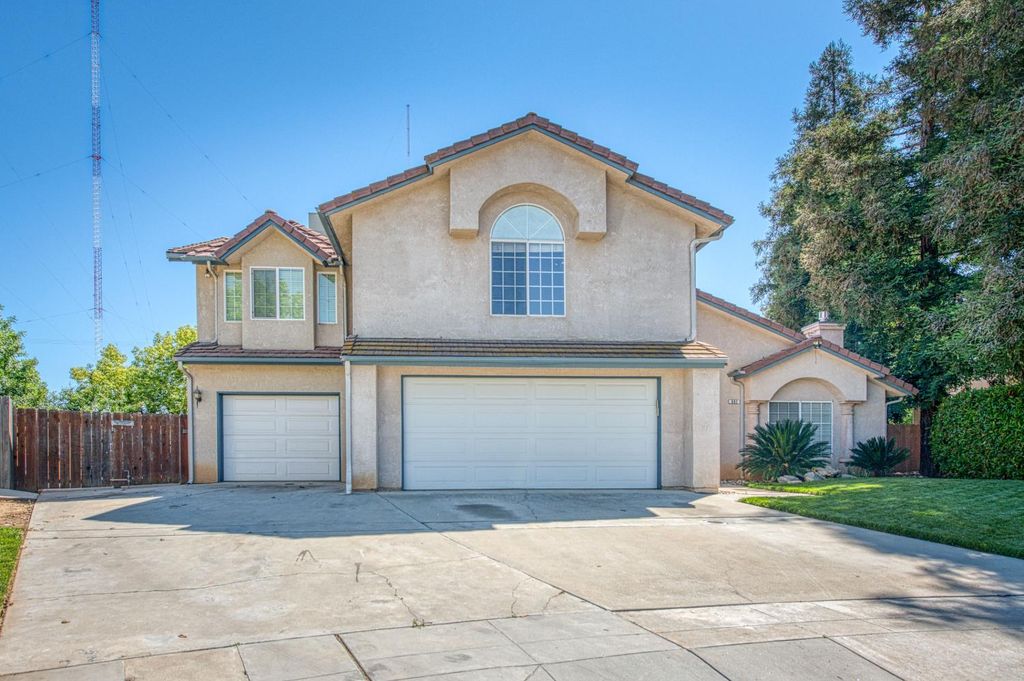 802 N Stanford Avenue, Clovis, CA 93611