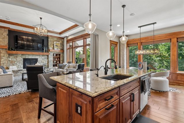 3806 Turnberry Drive, West Des Moines, IA 50265