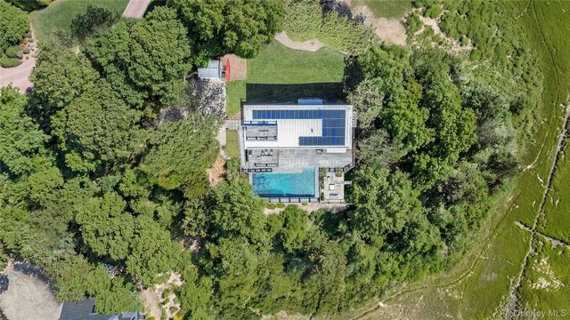 32 Tuthill Lane, Remsenburg, NY 11960