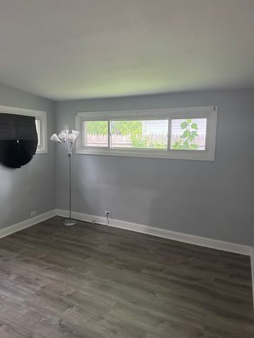 7800 W 98th Place, Hickory Hills, IL 60457