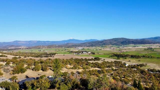 1207 Overlook Drive, Eagle Point, OR 97524