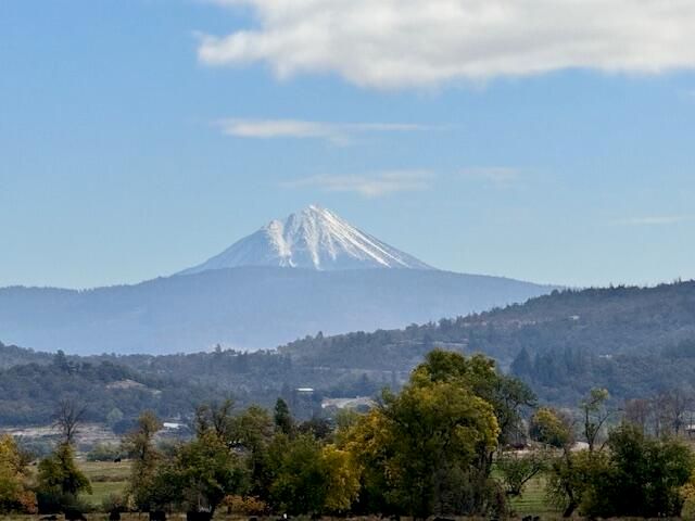 1207 Overlook Drive, Eagle Point, OR 97524