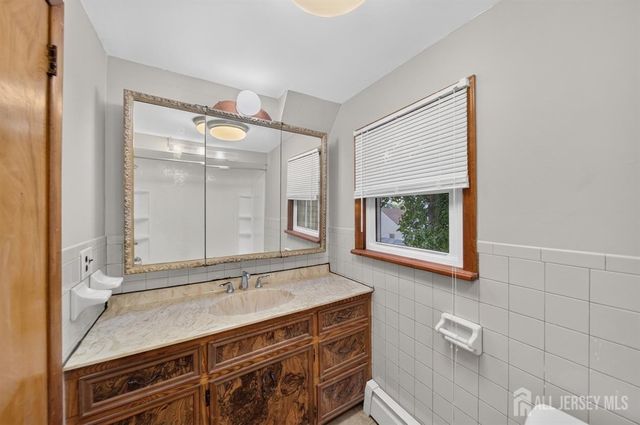 20 Division Street, Carteret, NJ 07008