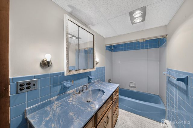 20 Division Street, Carteret, NJ 07008