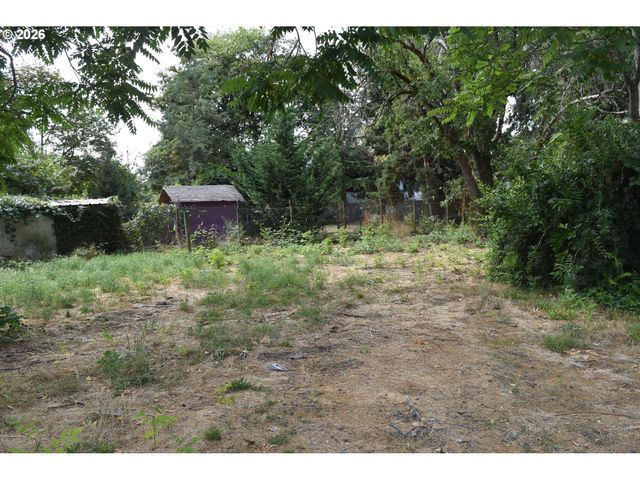 109 MCCLURE Ln, Eugene, OR 97404