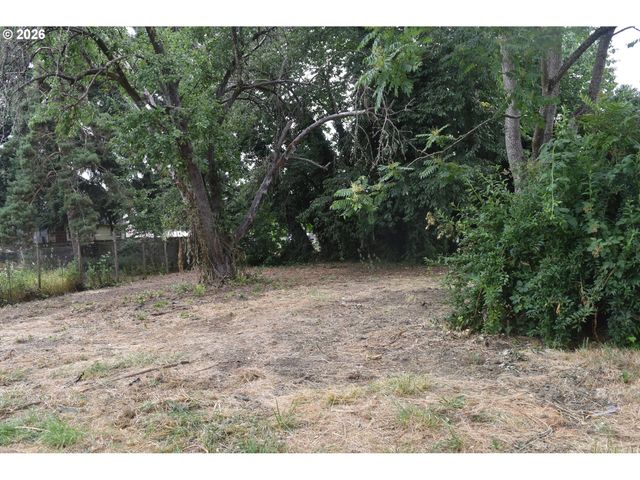 109 MCCLURE Ln, Eugene, OR 97404