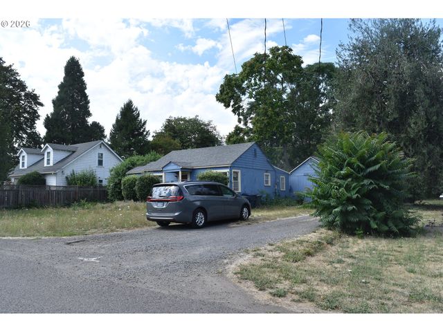 109 MCCLURE Ln, Eugene, OR 97404