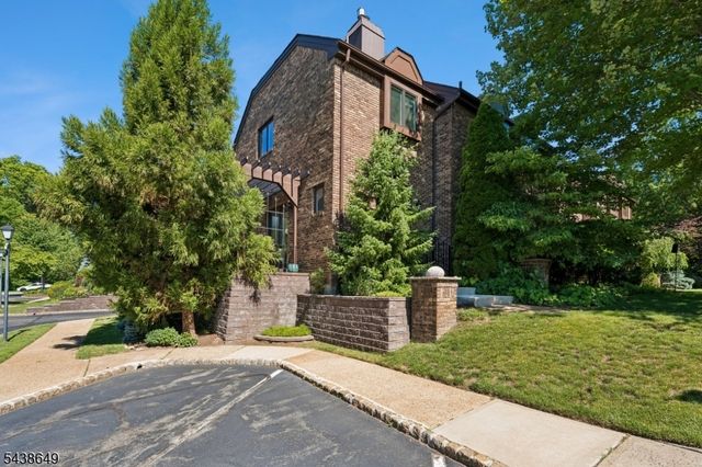 7 Christina Ct, Madison Boro, NJ 07940