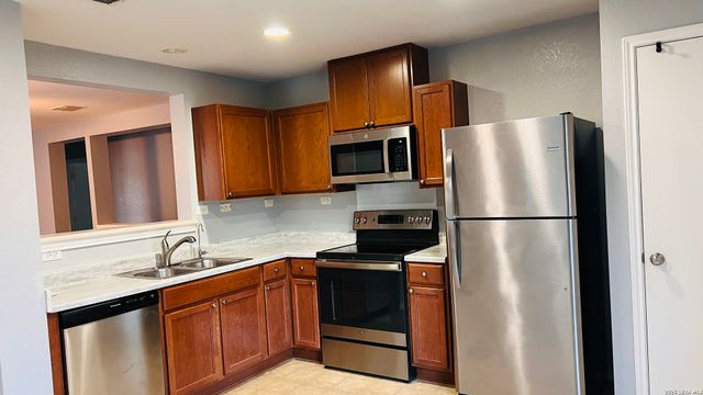 10227 Dixon Wood, San Antonio, TX 78245