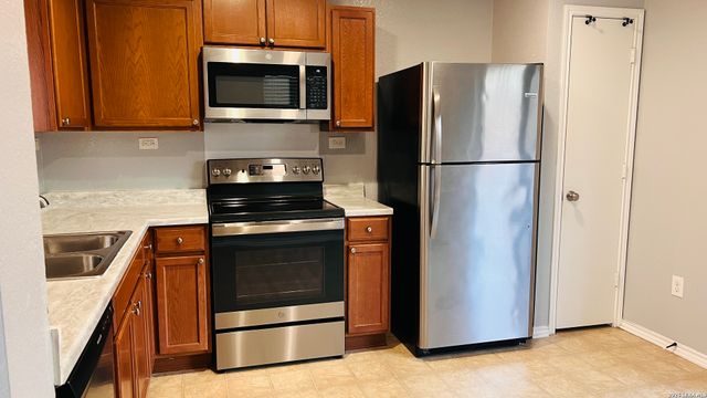 10227 Dixon Wood, San Antonio, TX 78245