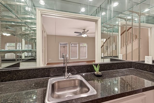 2413 Potomac Drive D, Houston, TX 77057