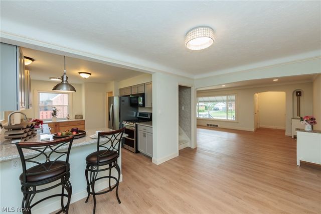 5906 Twin Lakes Drive, Parma, OH 44129