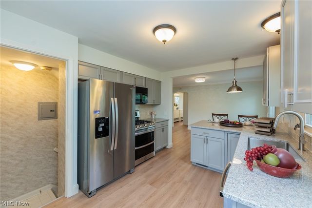 5906 Twin Lakes Drive, Parma, OH 44129