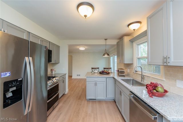 5906 Twin Lakes Drive, Parma, OH 44129