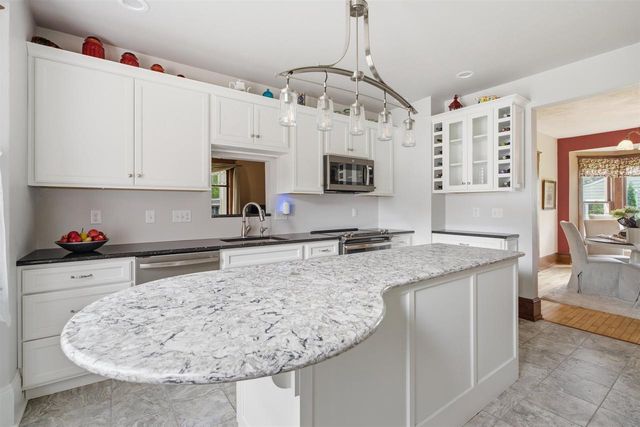 1519 S KERNAN AVENUE, Appleton, WI 54915