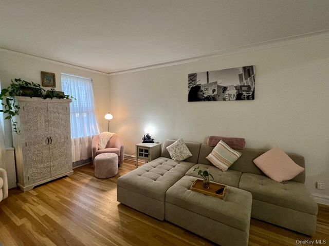 6863 108th Street 2F, Forest Hills, NY 11375