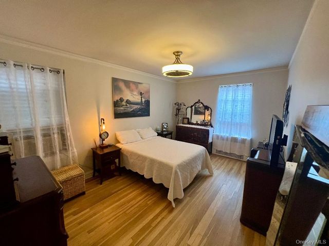 6863 108th Street 2F, Forest Hills, NY 11375