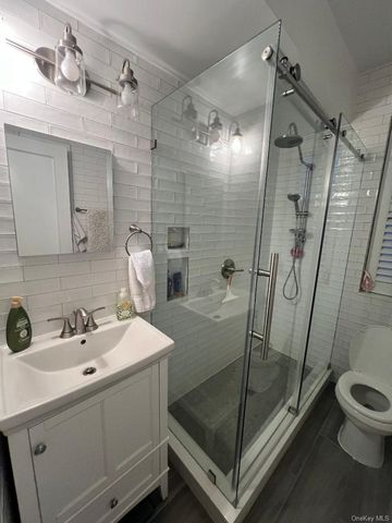 6863 108th Street 2F, Forest Hills, NY 11375